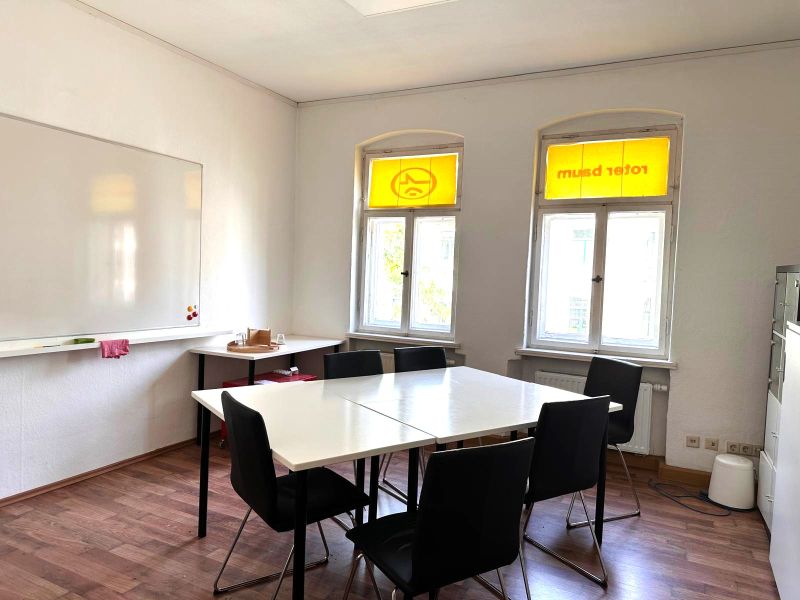 Arbeitsraum / Konferenzraum / Meetingraum bis 12 Personen - inkl. Tafel / Präsi-Technik